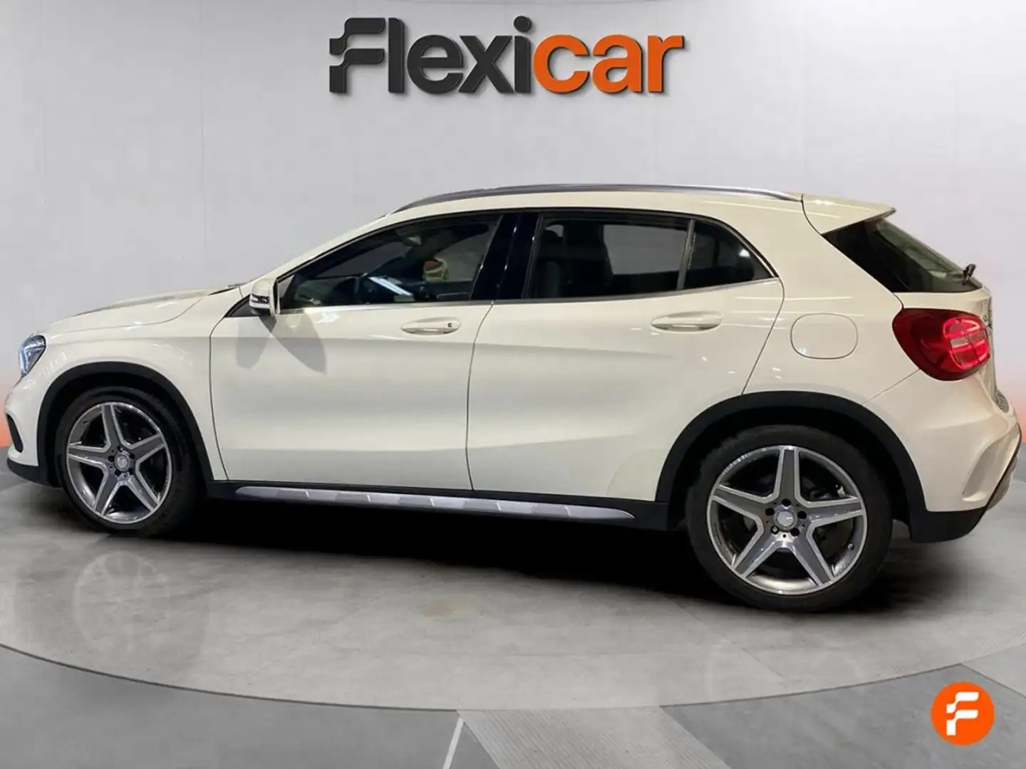 Mercedes-Benz GLA 220 CDI AMG Line Amarillo - 2