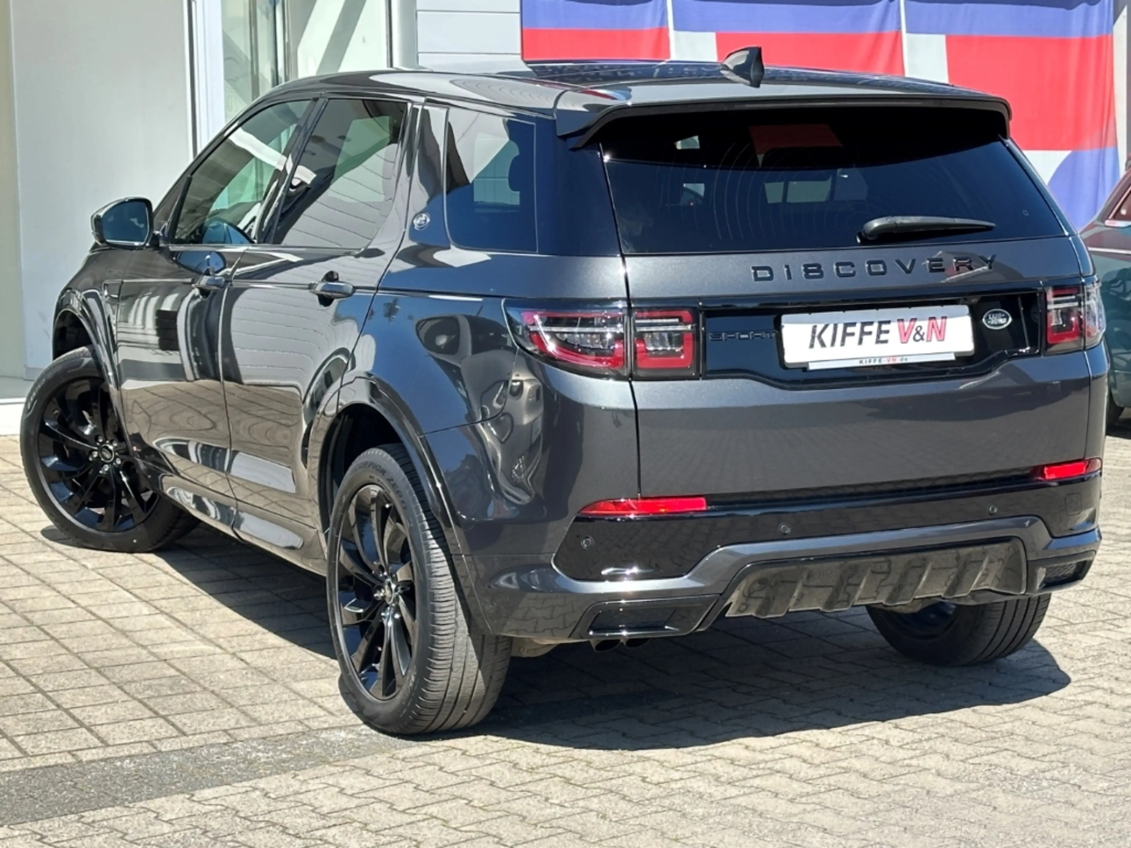 Land Rover Discovery Sport R-Dynamic AWD D180 PANO AMBIENTE — photo 2