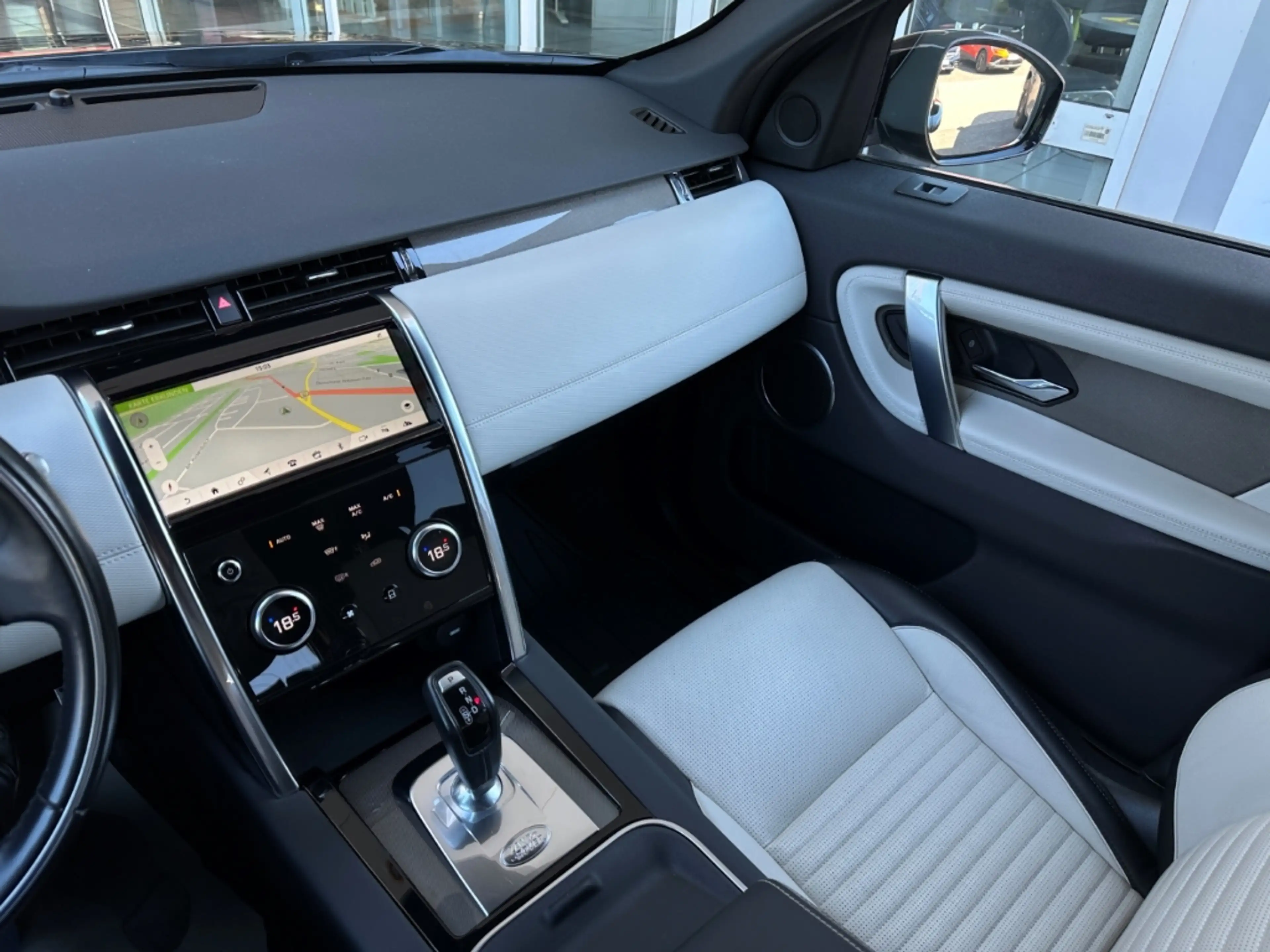 Land Rover Discovery Sport R-Dynamic AWD D180 PANO AMBIENTE — photo 13