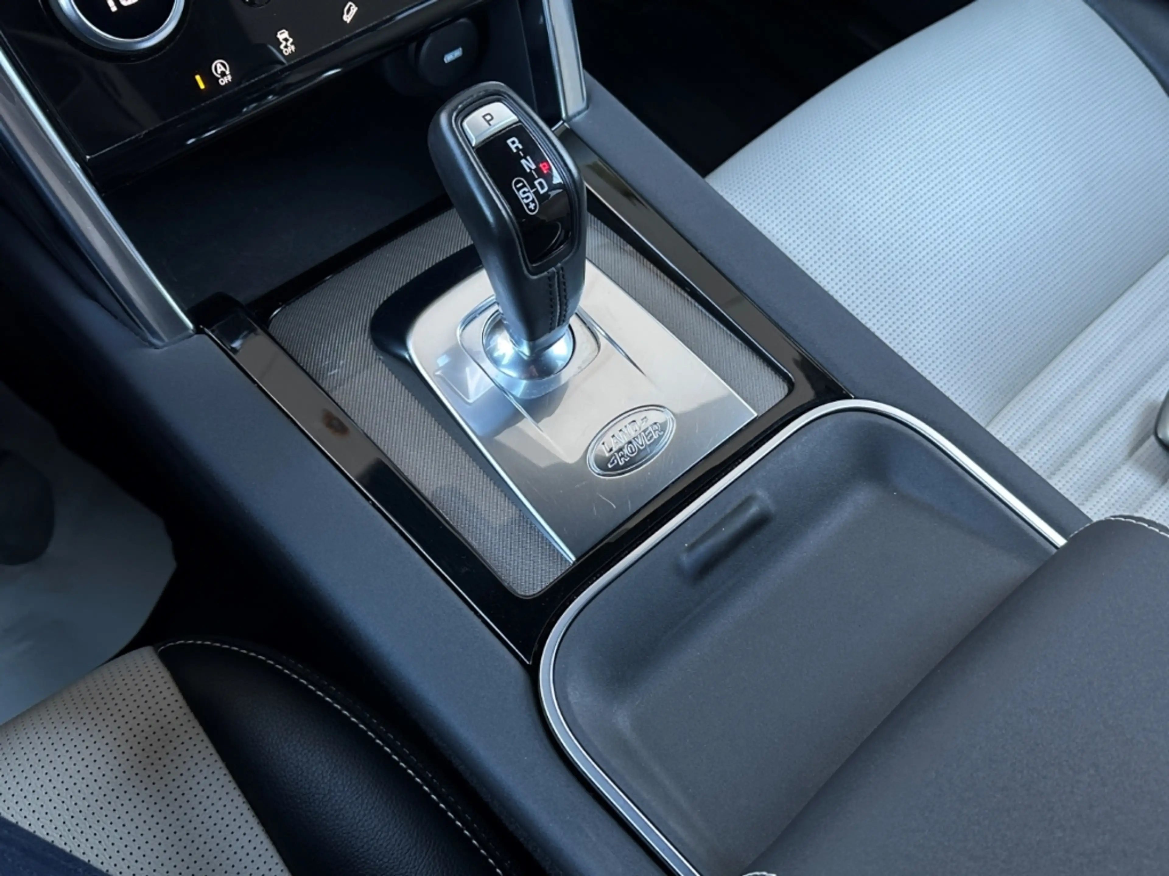 Land Rover Discovery Sport R-Dynamic AWD D180 PANO AMBIENTE — photo 12