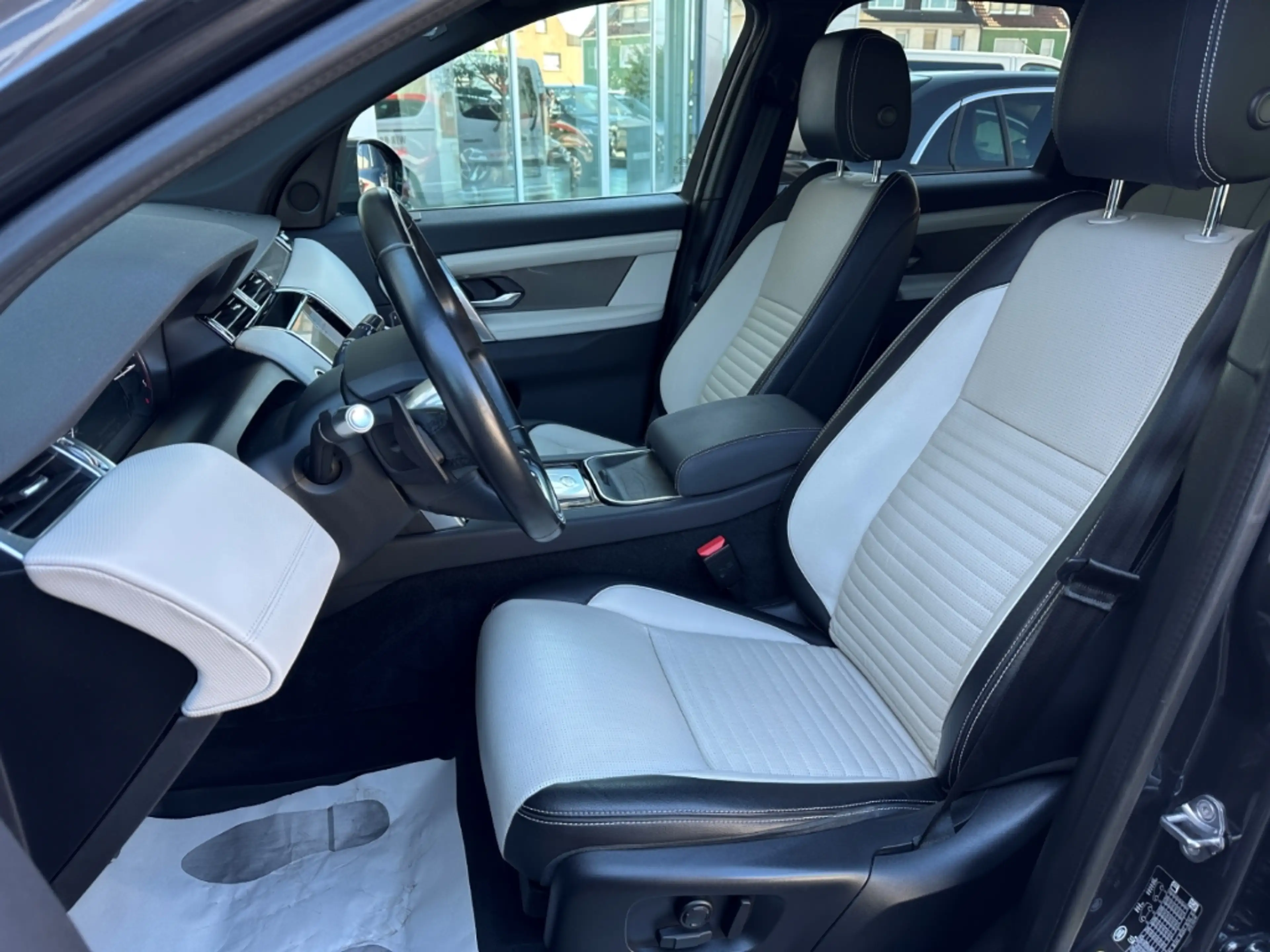 Land Rover Discovery Sport R-Dynamic AWD D180 PANO AMBIENTE — photo 15