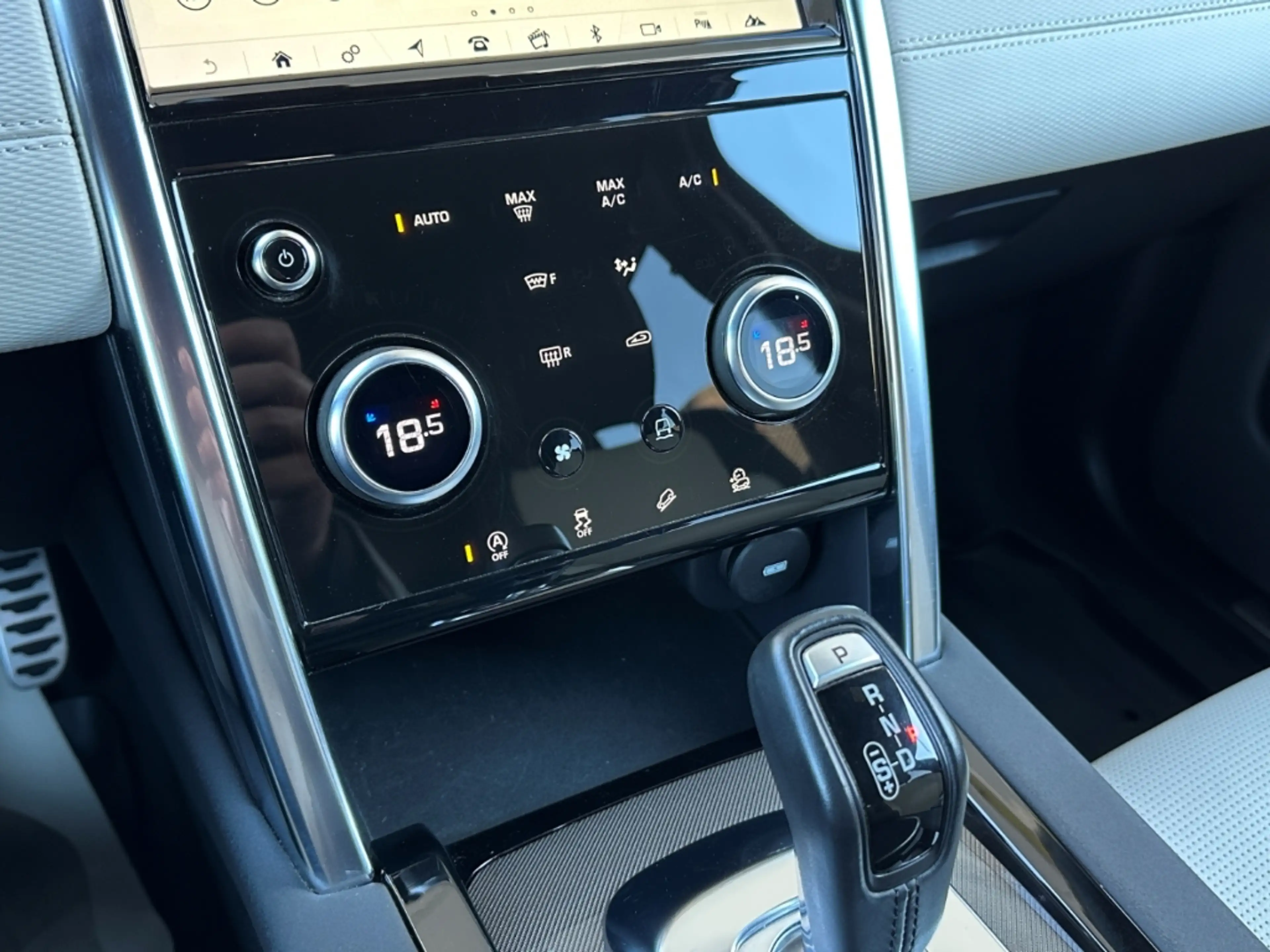 Land Rover Discovery Sport R-Dynamic AWD D180 PANO AMBIENTE — photo 10