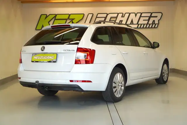 Skoda Octavia view 4