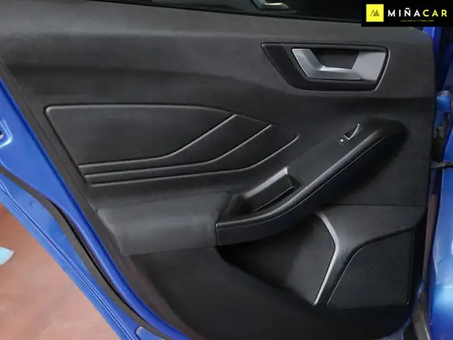 Ford Focus view 23