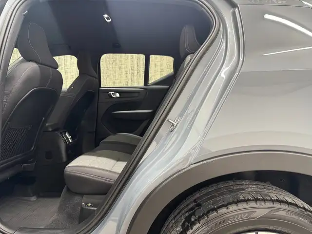 Volvo XC40 view 11