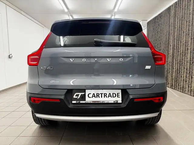 Volvo XC40 view 8