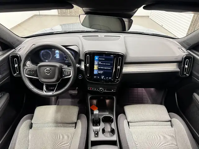 Volvo XC40 view 12