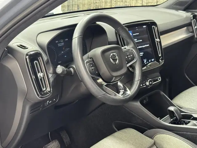Volvo XC40 view 10