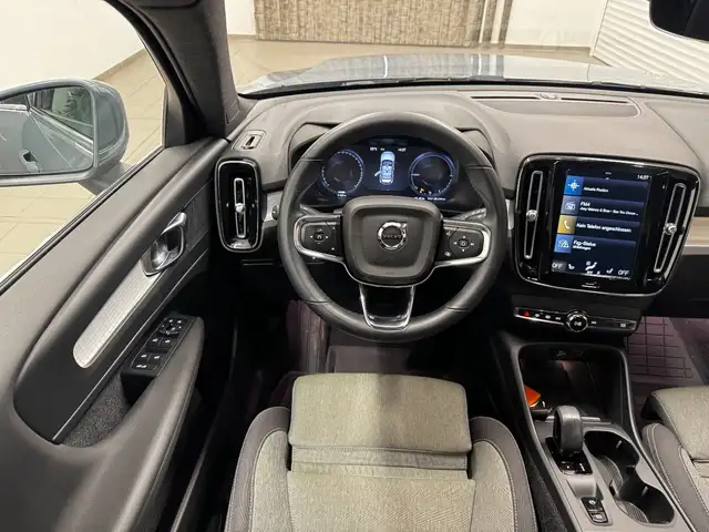 Volvo XC40 view 13