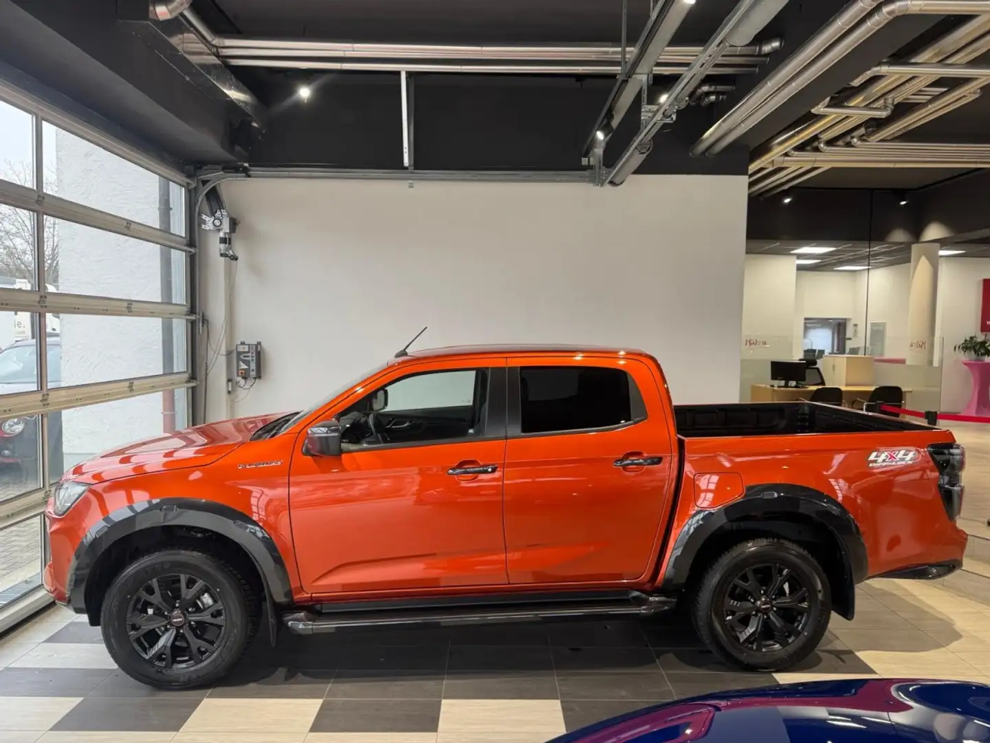 Isuzu D-Max V-Cross BTF Double Cab 4wd Automatik 163 PS Klima Oranje - 2