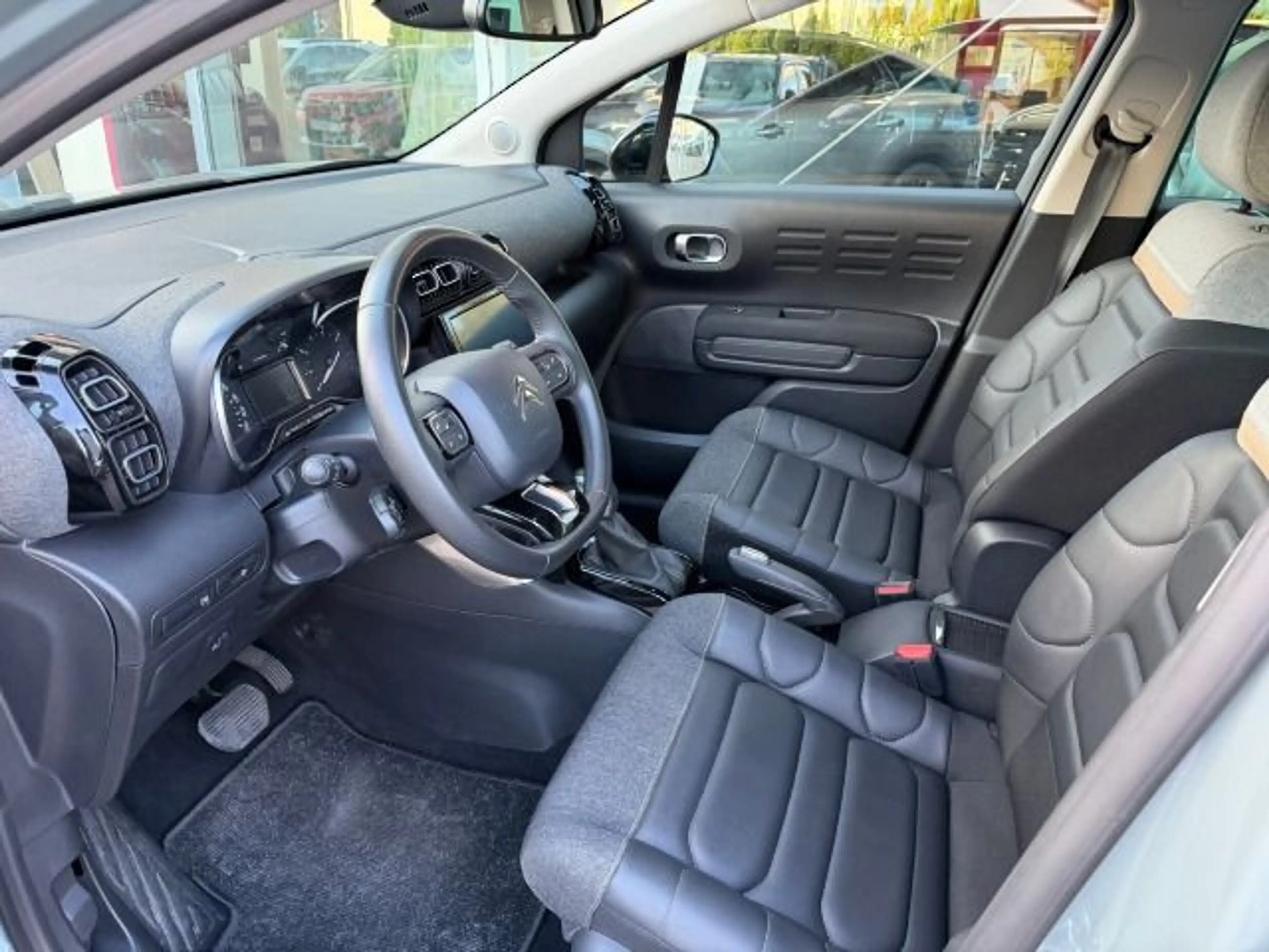 Citroen C3 Aircross 1.2 PureTech 130 Shine Pack S&S — photo 10