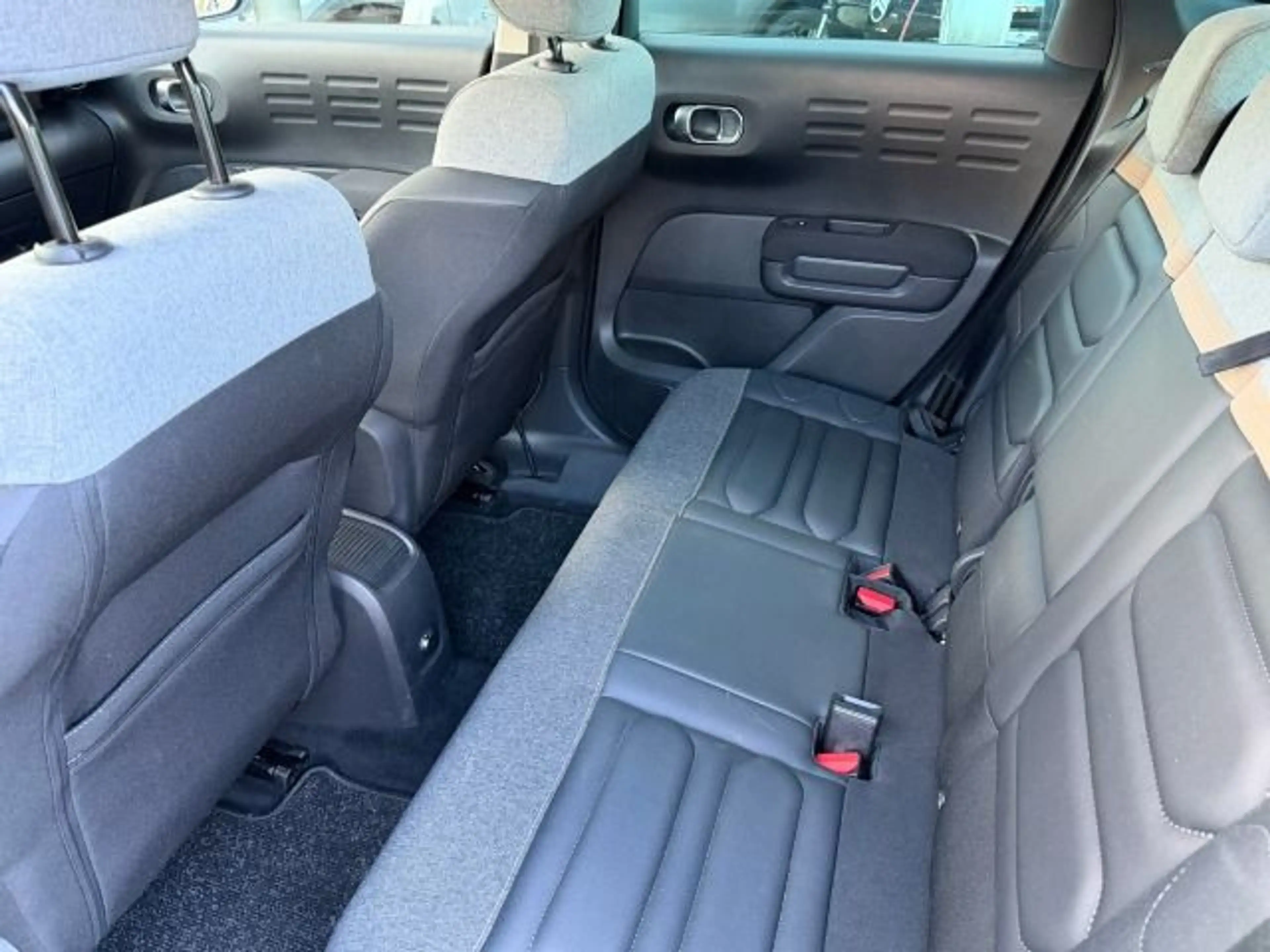 Citroen C3 Aircross 1.2 PureTech 130 Shine Pack S&S — photo 11
