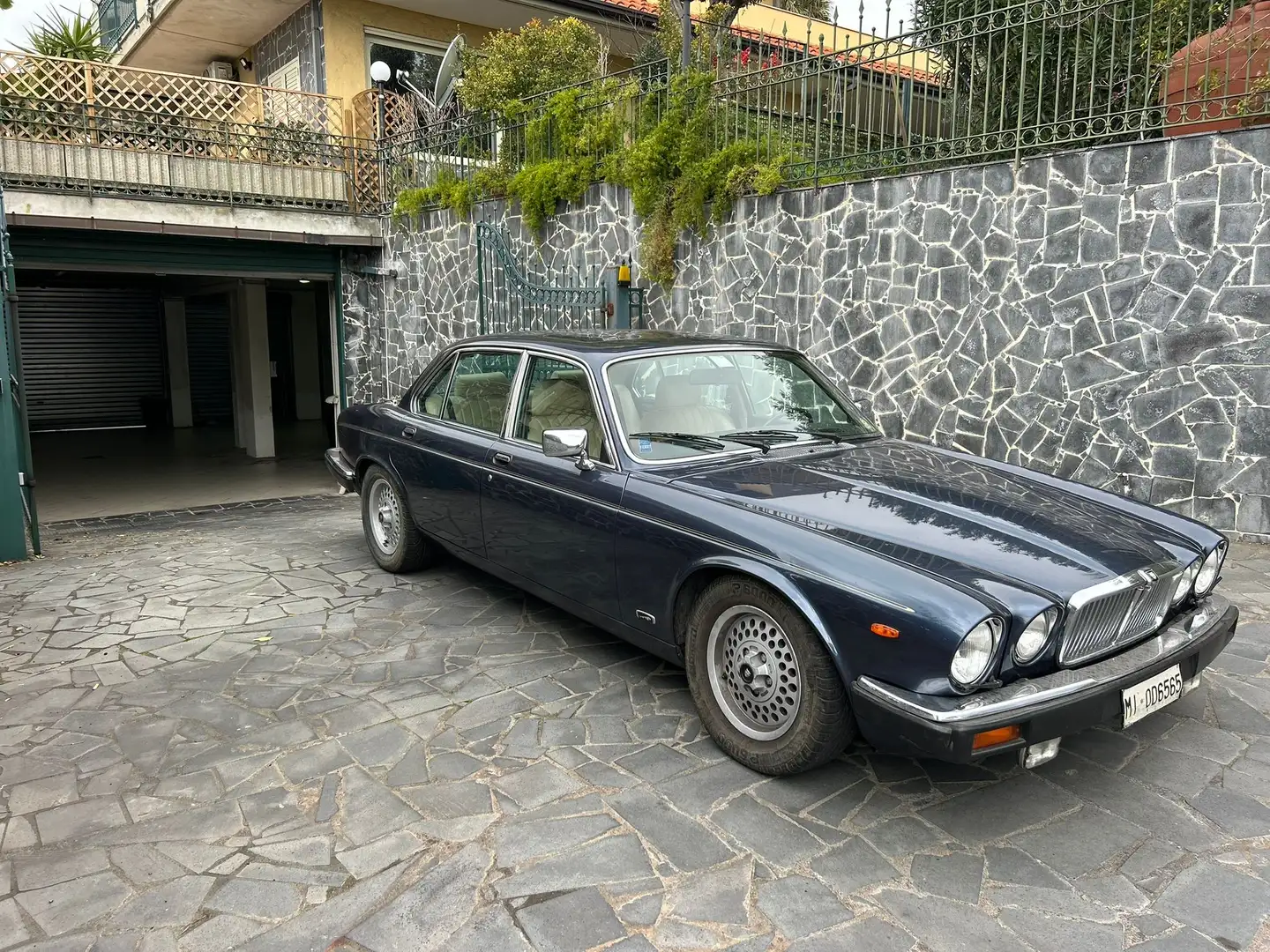Jaguar XJ12 5.3 V12 HE Sovereign - 2