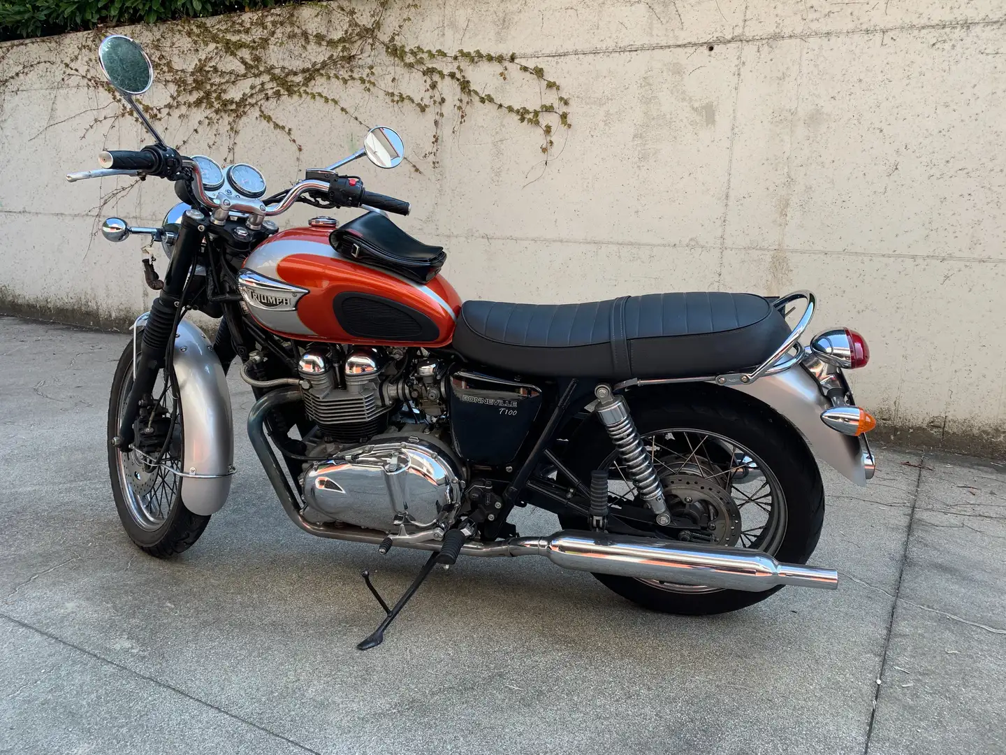 Triumph Bonneville T100 Naranja - 2