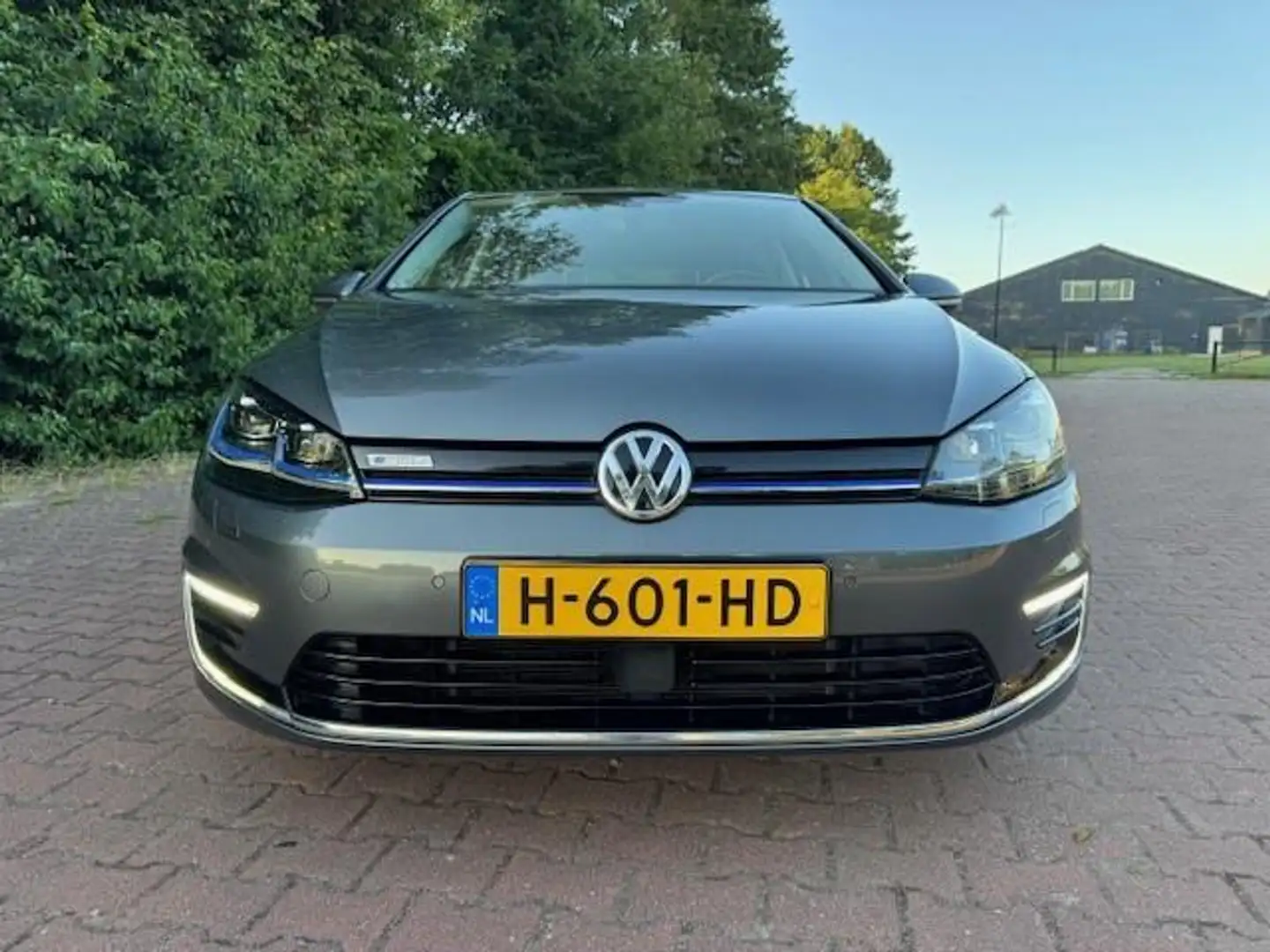 Volkswagen e-Golf E-DITION VIRTUAL DASH/APP CONNECT ASSIST Grijs - 2