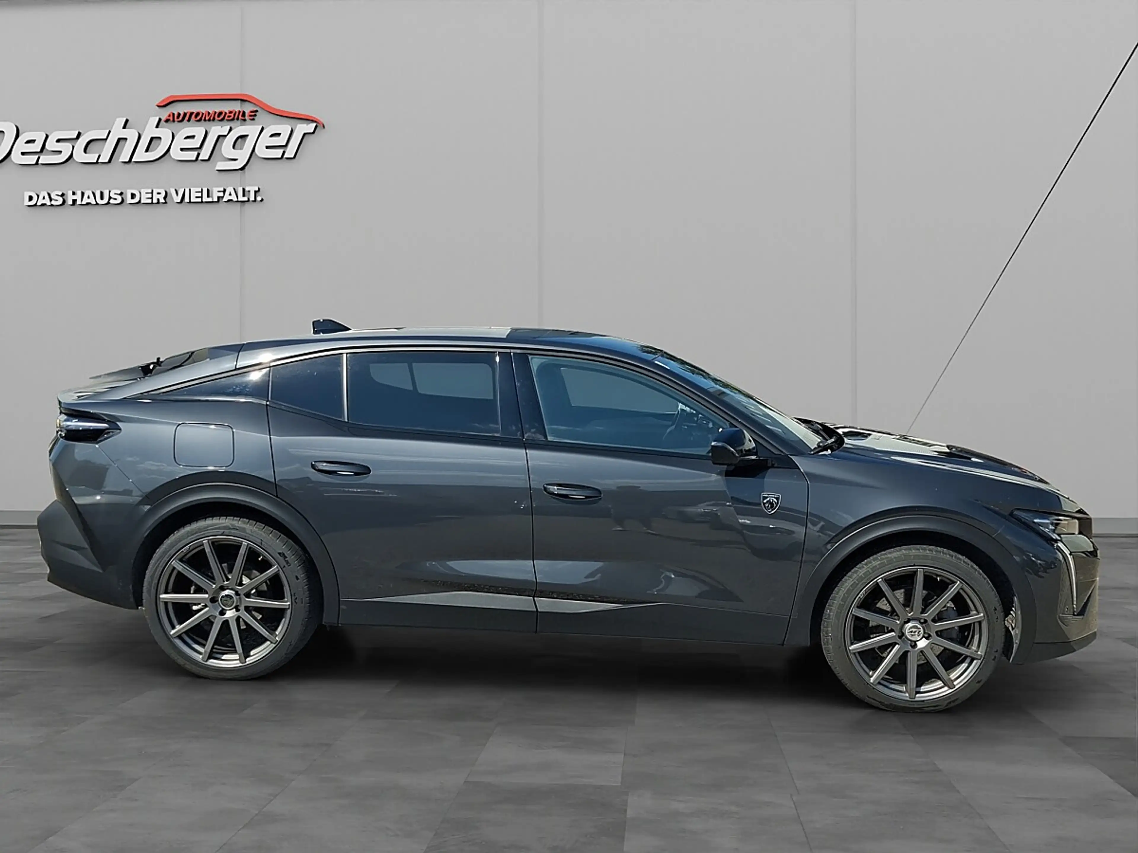 Peugeot 408 PHEV 225 e-EAT8 GT — photo 4