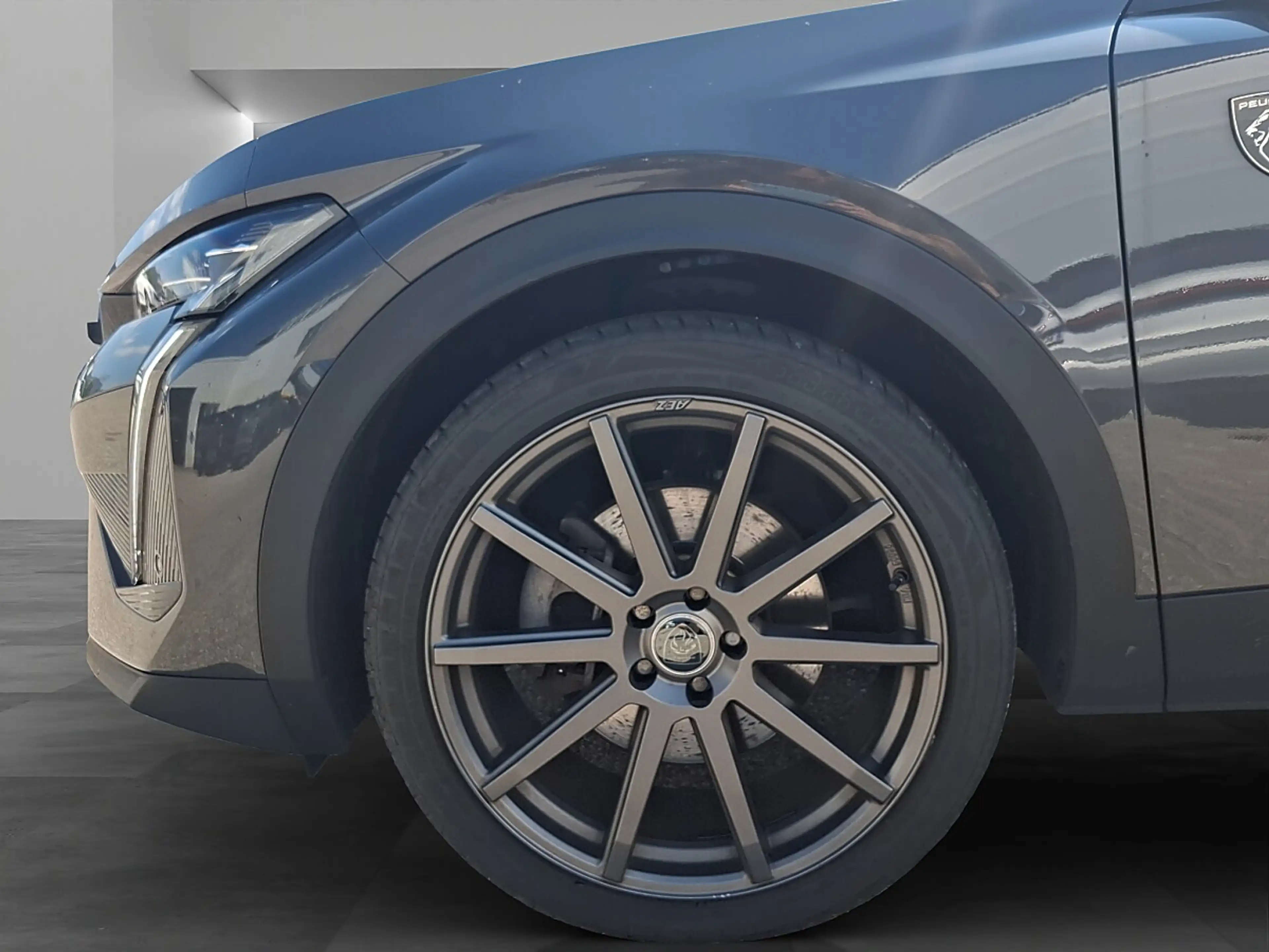 Peugeot 408 PHEV 225 e-EAT8 GT — photo 12