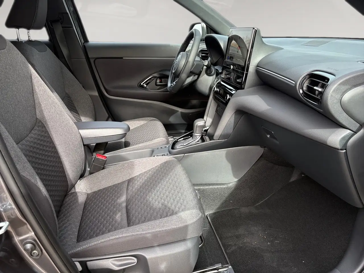 Toyota Yaris Cross 1.5 Hybrid Teamplayer mit Winter-Pa 14