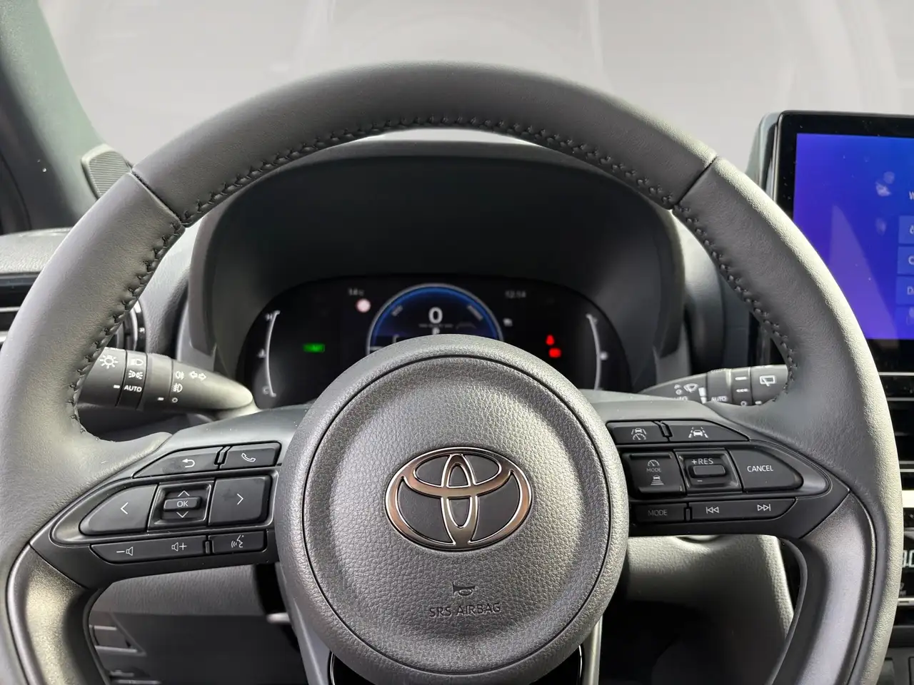 Toyota Yaris Cross 1.5 Hybrid Teamplayer mit Winter-Pa 8