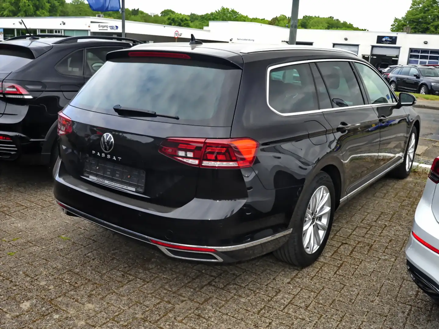 Volkswagen Passat Variant 1.5 TSI Elegance Navi LED ACC PDC Zwart - 2
