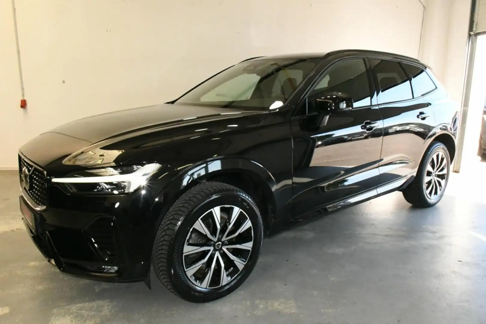 Volvo XC60 AWD Plus Dark ACC*H&K*AHK*BLIS*CAM*NAV* Klima Noir - 2