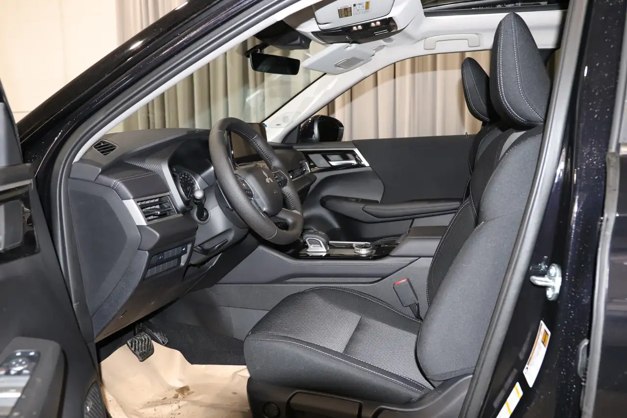 Mitsubishi Outlander снимка Mitsubishi Outlander