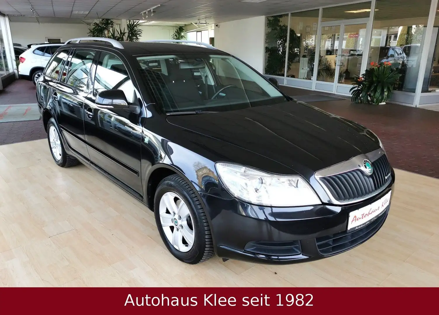 Skoda Octavia Combi 1.6 TDI *Navi*LM*Tüv+Service neu* Schwarz - 1