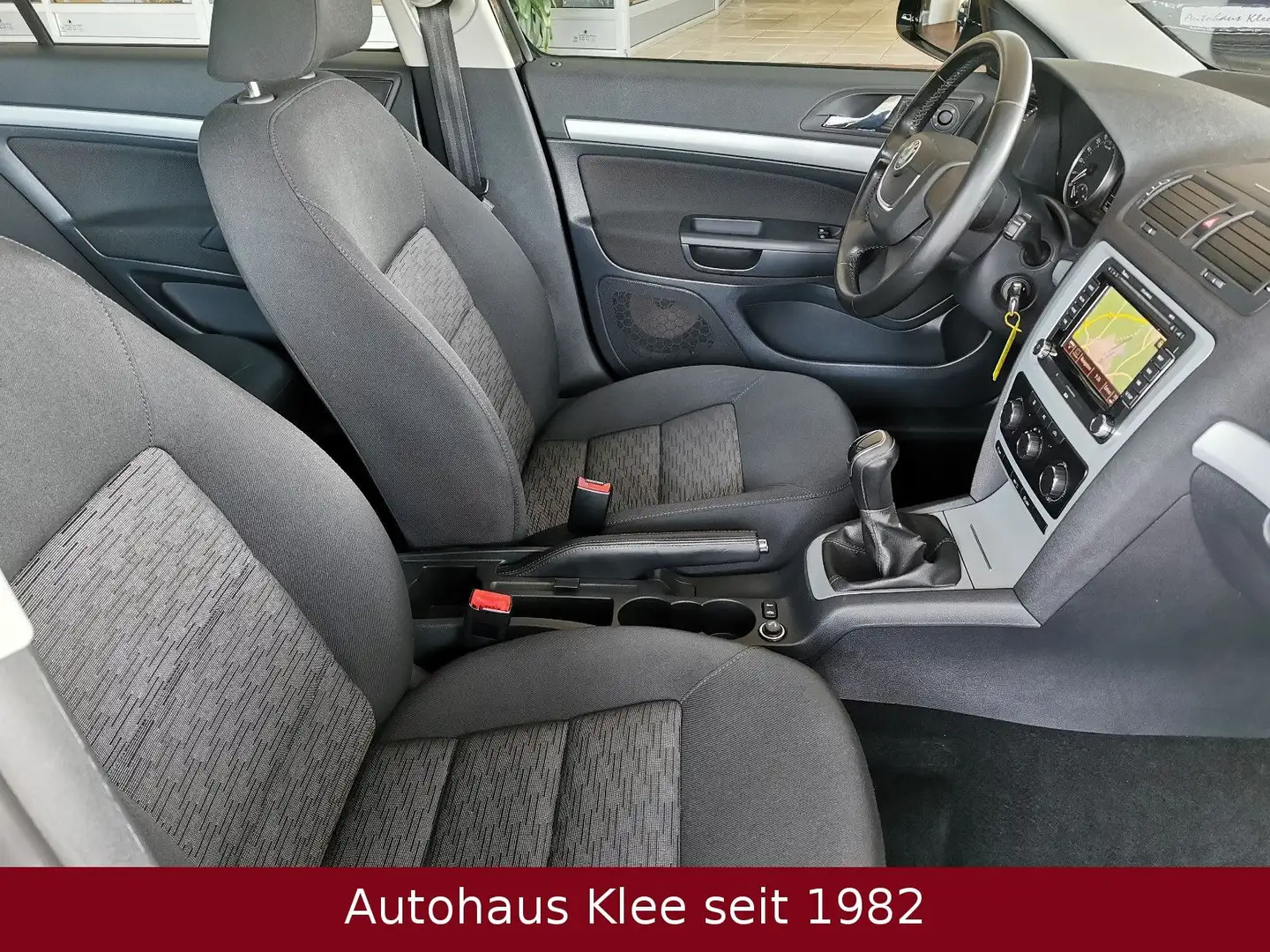 Skoda Octavia Combi 1.6 TDI *Navi*LM*Tüv+Service neu* Schwarz - 2