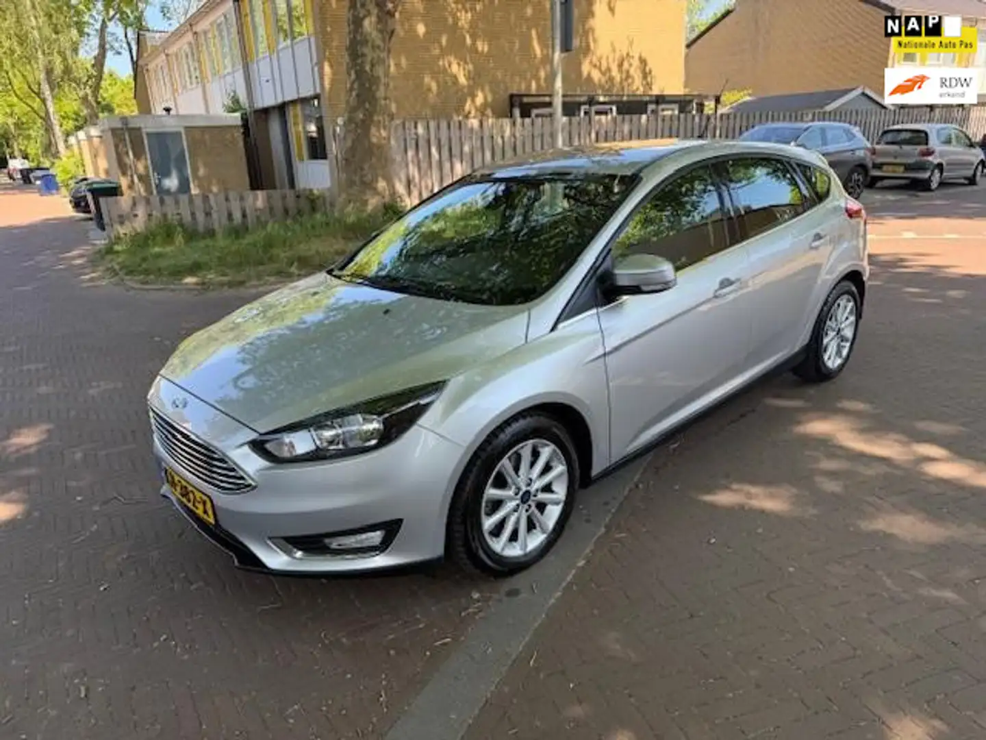Ford Focus AUTOMAAT / Eerste eigenaar / 89.000 km / Airco / N Gris - 1