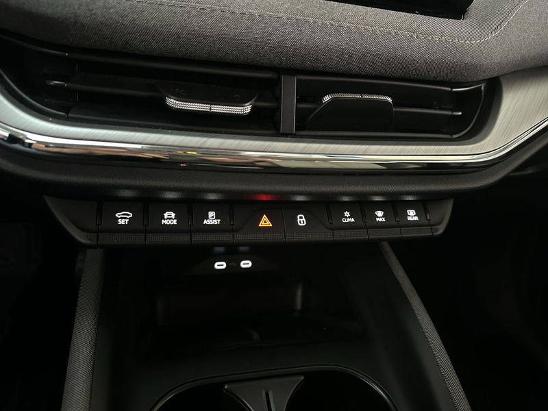Skoda Enyaq iV 80 Camera Trekhaak Navigatie Sfeerverlichting A — photo 16