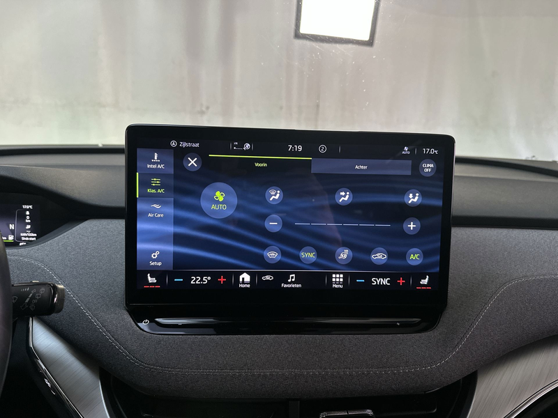 Skoda Enyaq iV 80 Camera Trekhaak Navigatie Sfeerverlichting A — photo 21