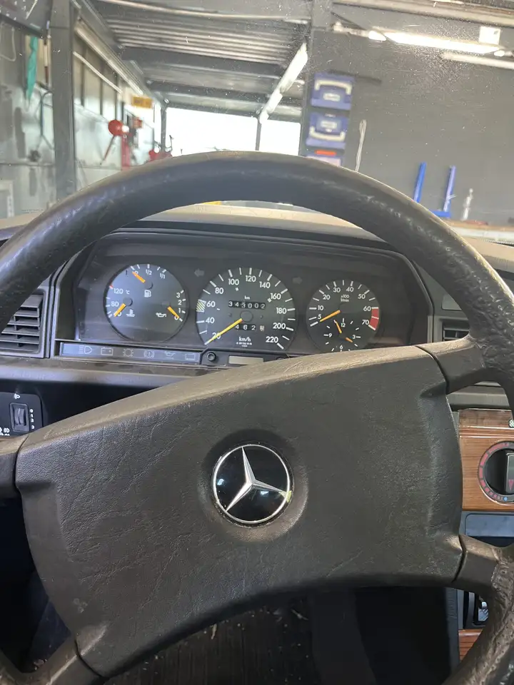 Mercedes-Benz 190 E 2,0, foto 3