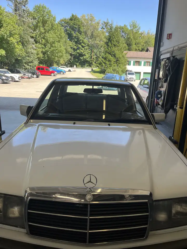 Mercedes-Benz 190 E 2,0, foto 1