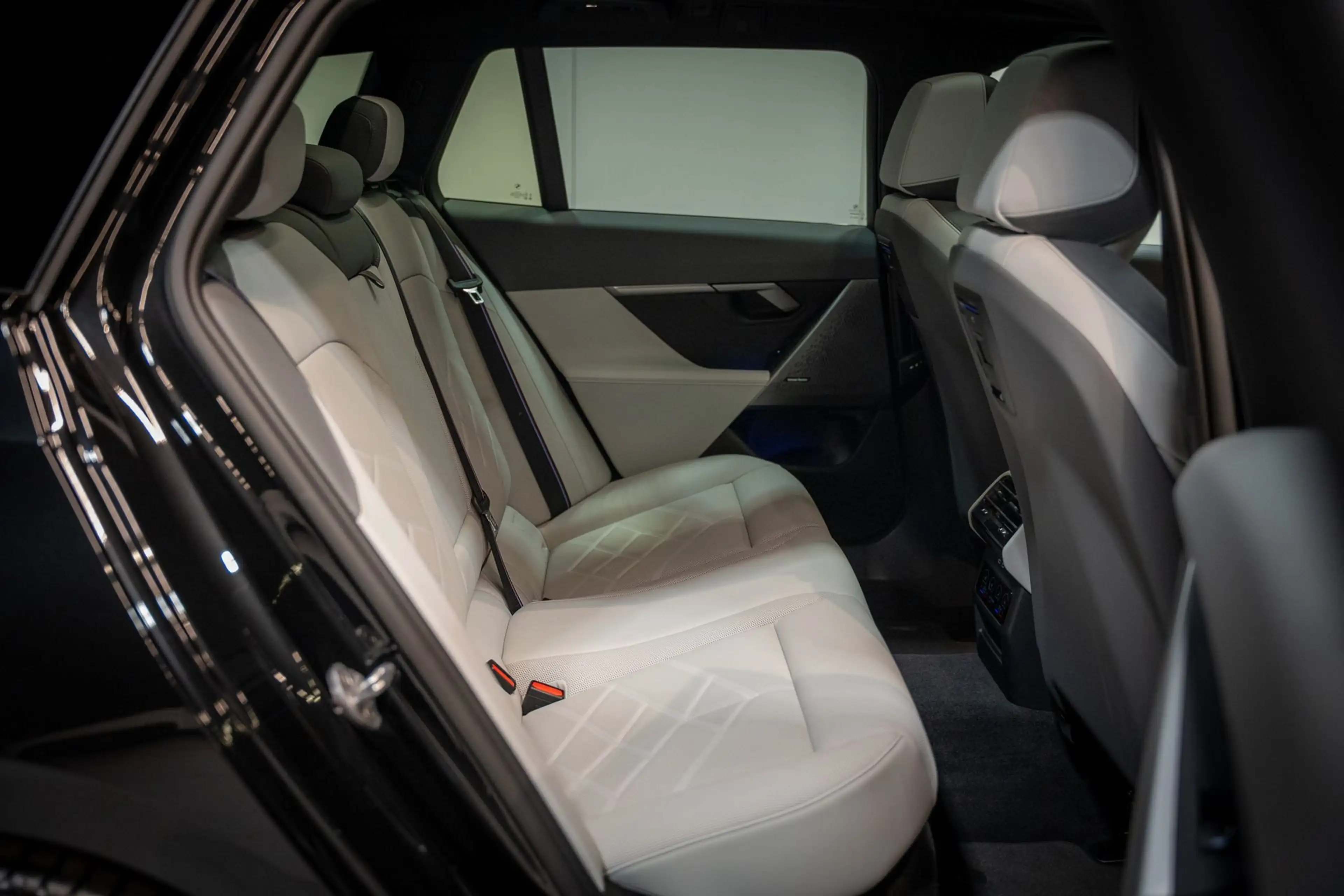 BMW i5 i5 eDrive40 / NAVI / CAM — photo 15