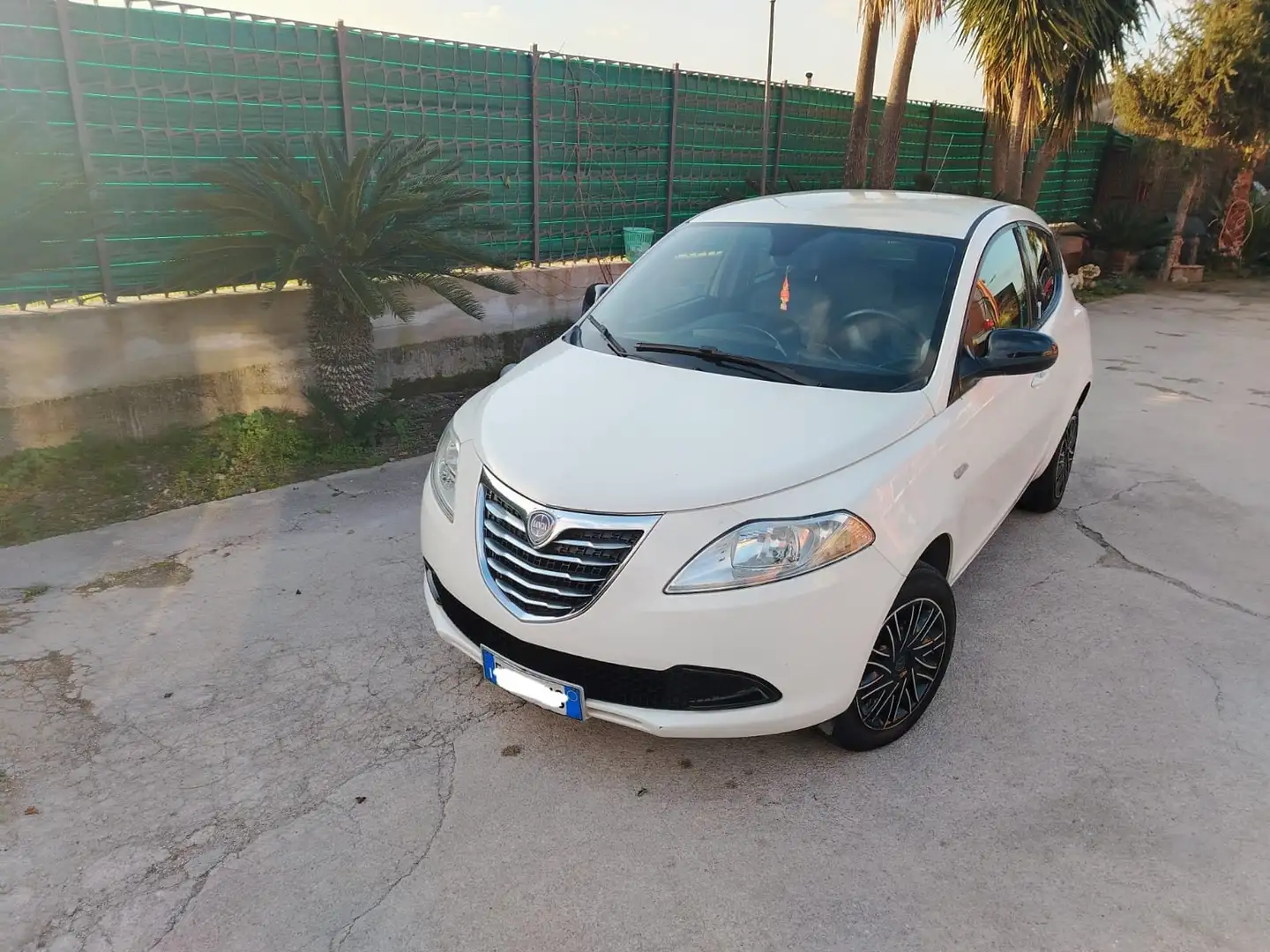 Lancia Ypsilon 0.9 t.air Elefantino ecochic metano 80cv Blanco - 1