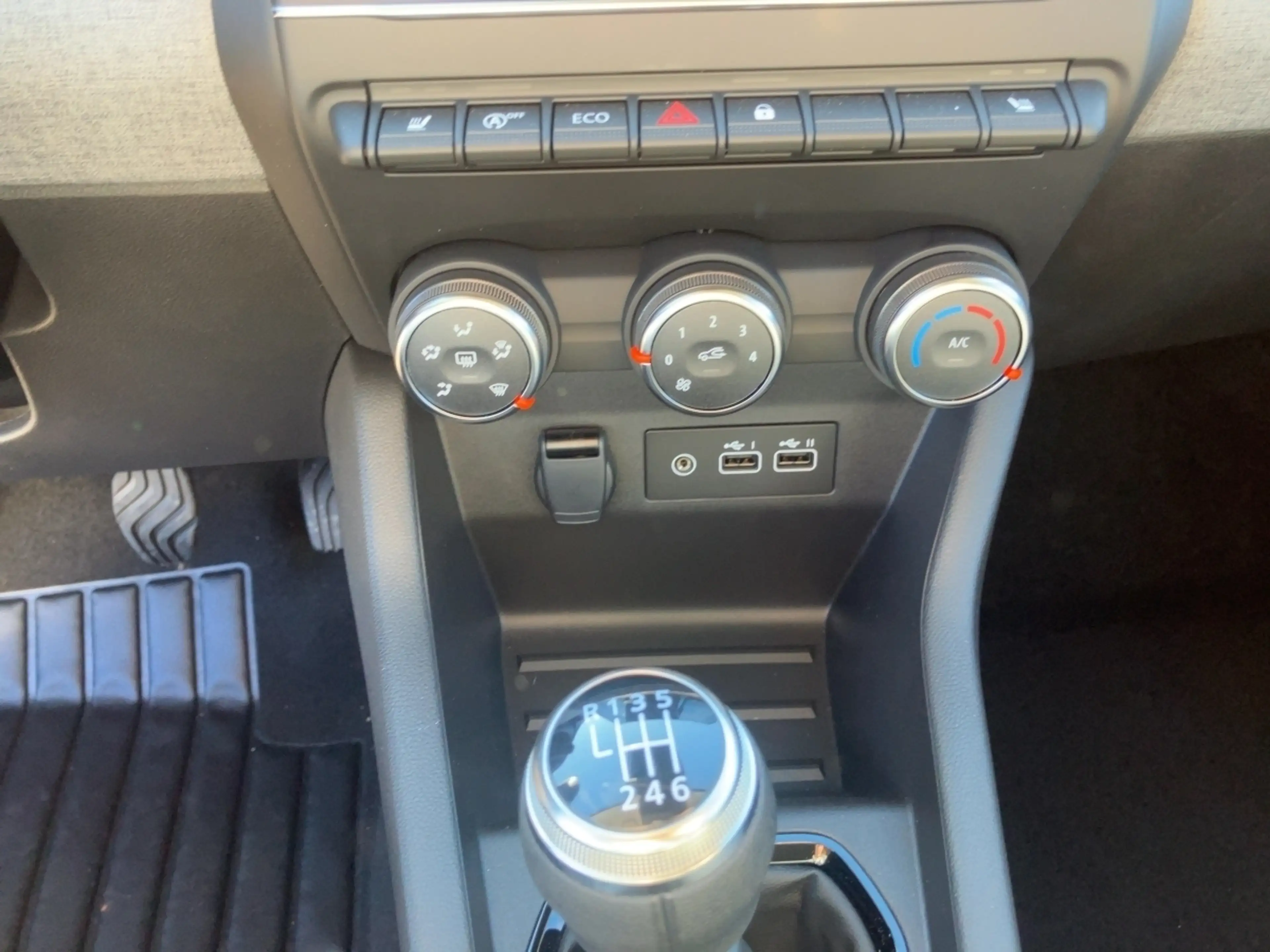 Renault Clio Evolution TCe 90 — photo 14