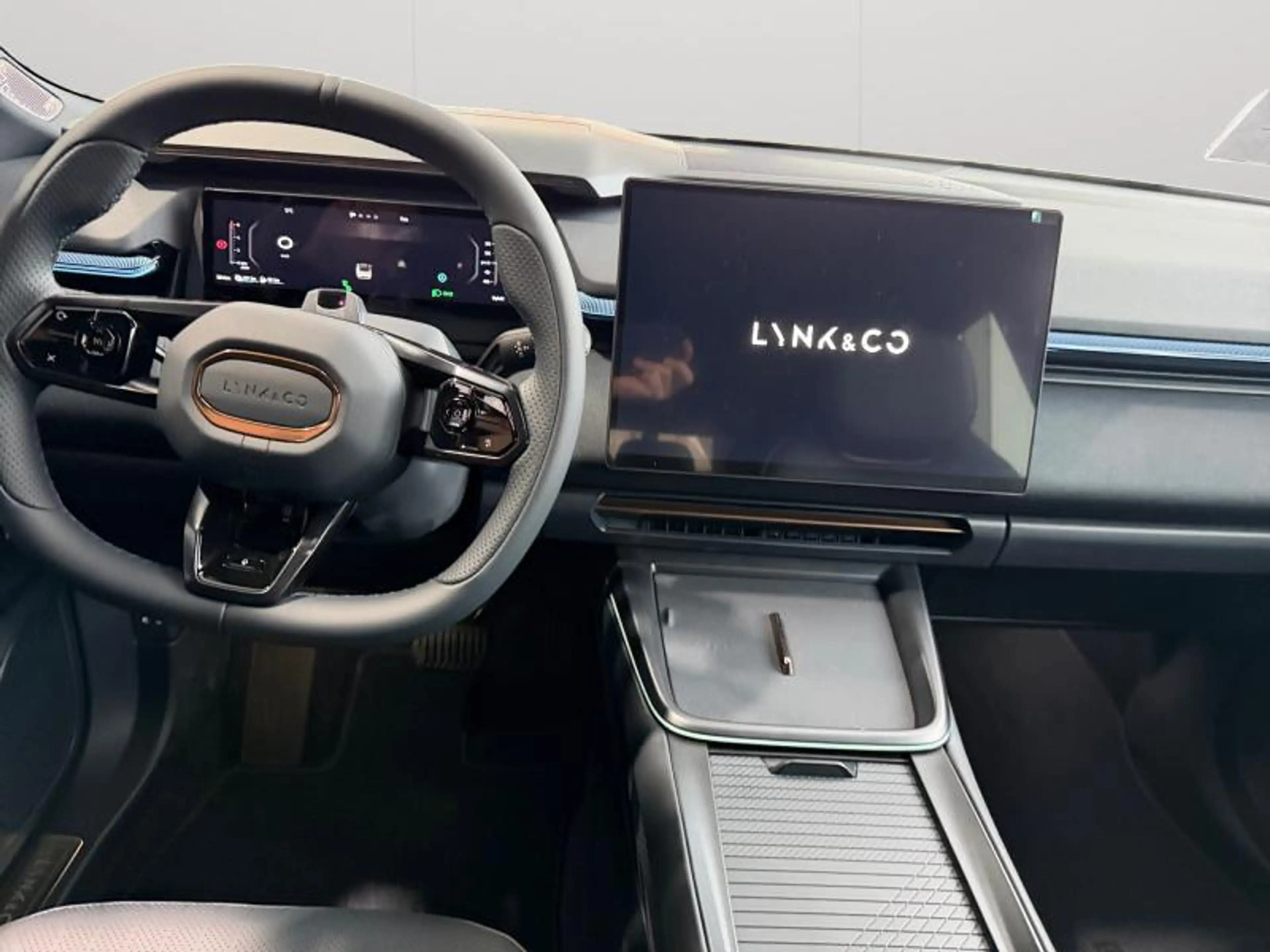 Lynk & Co 08 PHEV 1.5 Turbo More — photo 11