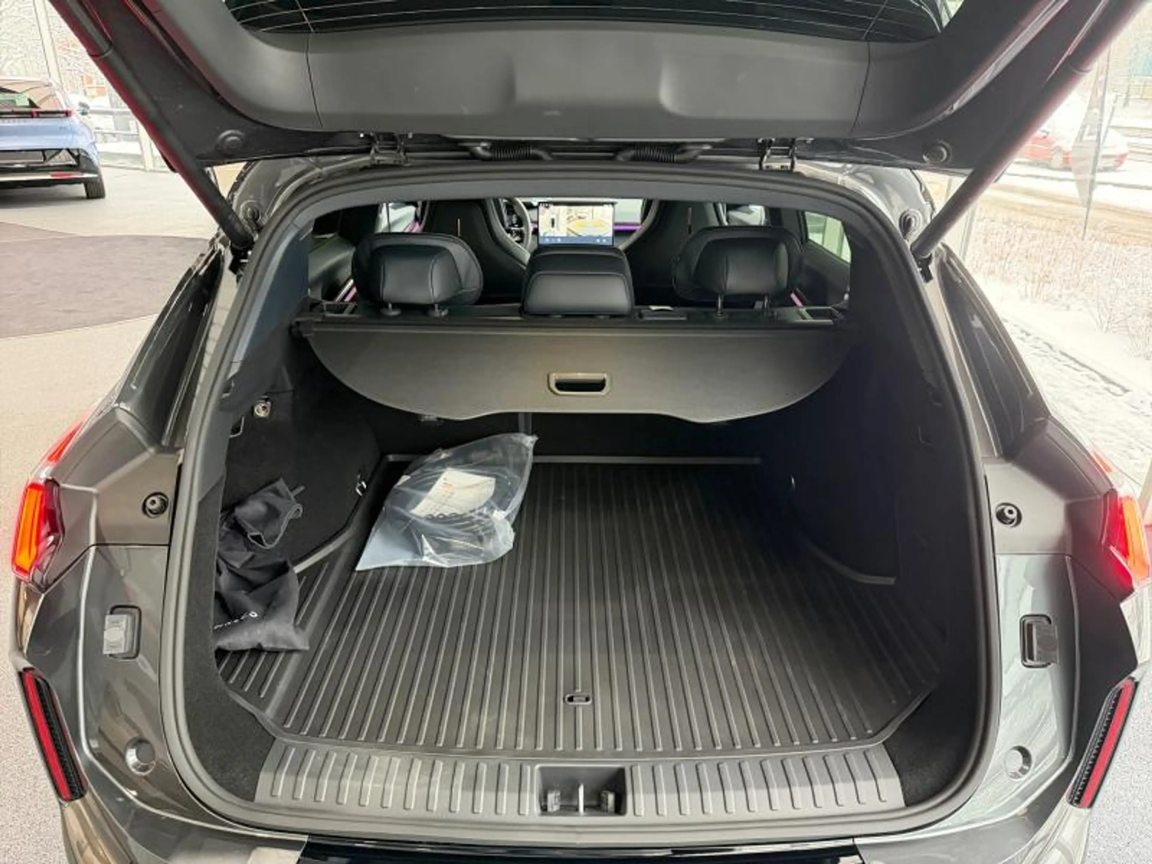 Lynk & Co 08 PHEV 1.5 Turbo More — photo 15