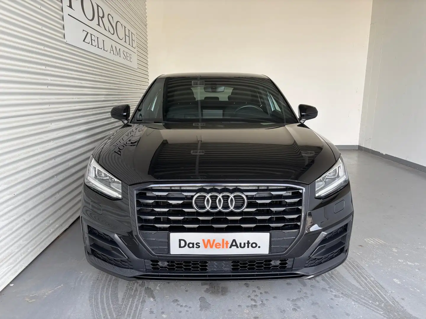 Audi Q2 30 TDI intense Schwarz - 2