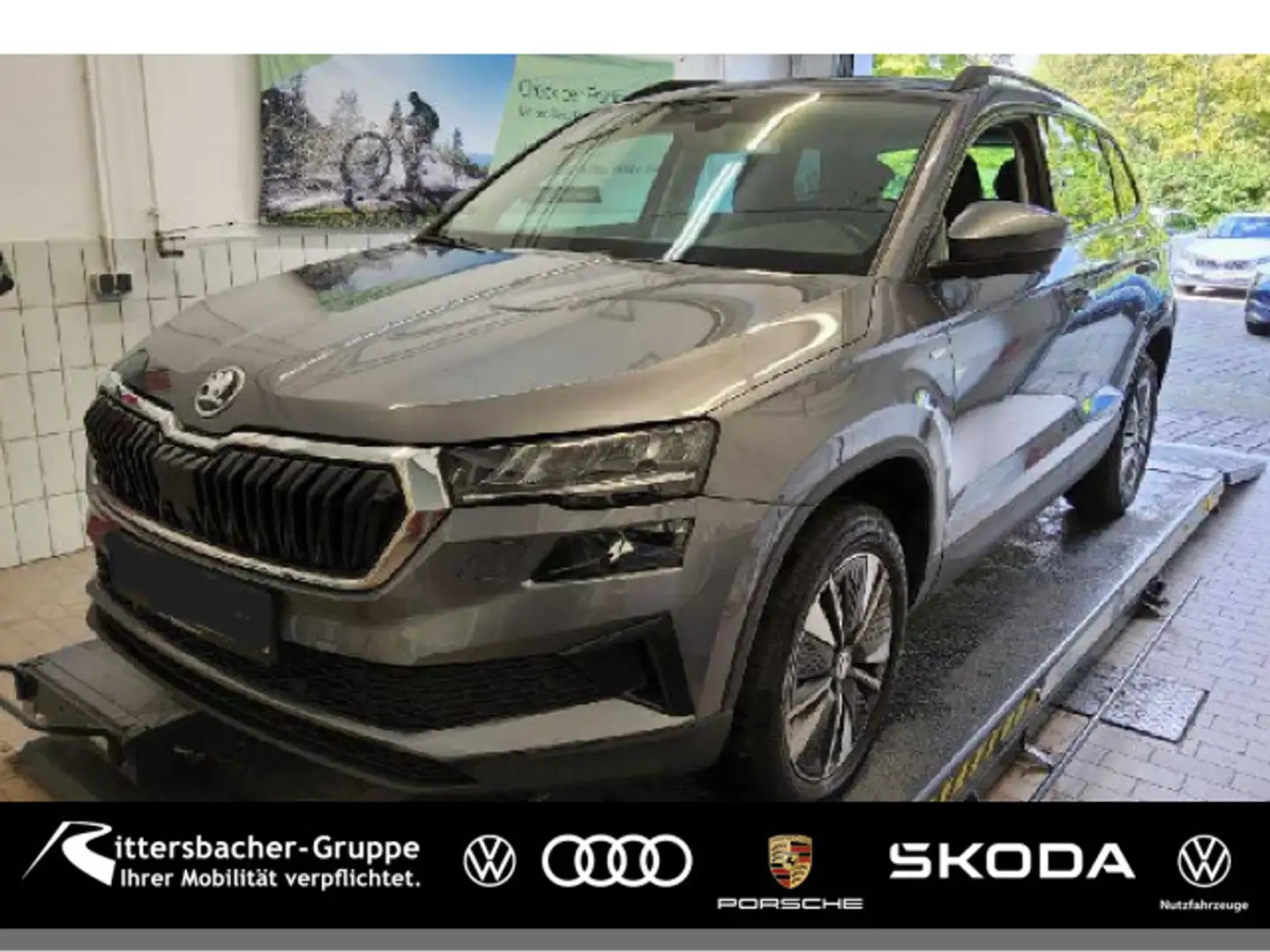 Skoda Karoq Tour 1.5 TSI DSG LED Kamera Sitzhzg. Klima Grau - 1