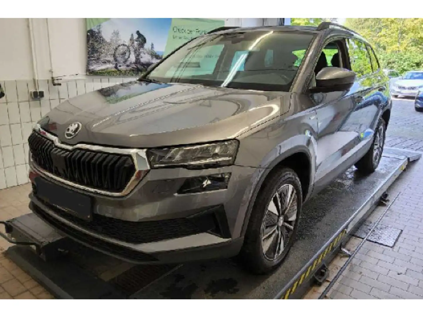 Skoda Karoq Tour 1.5 TSI DSG LED Kamera Sitzhzg. Klima Grau - 2