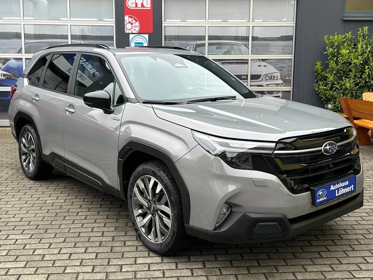Subaru Forester 2.0ie Lineartronic Platinum "Aktionspreis" Grijs - 1