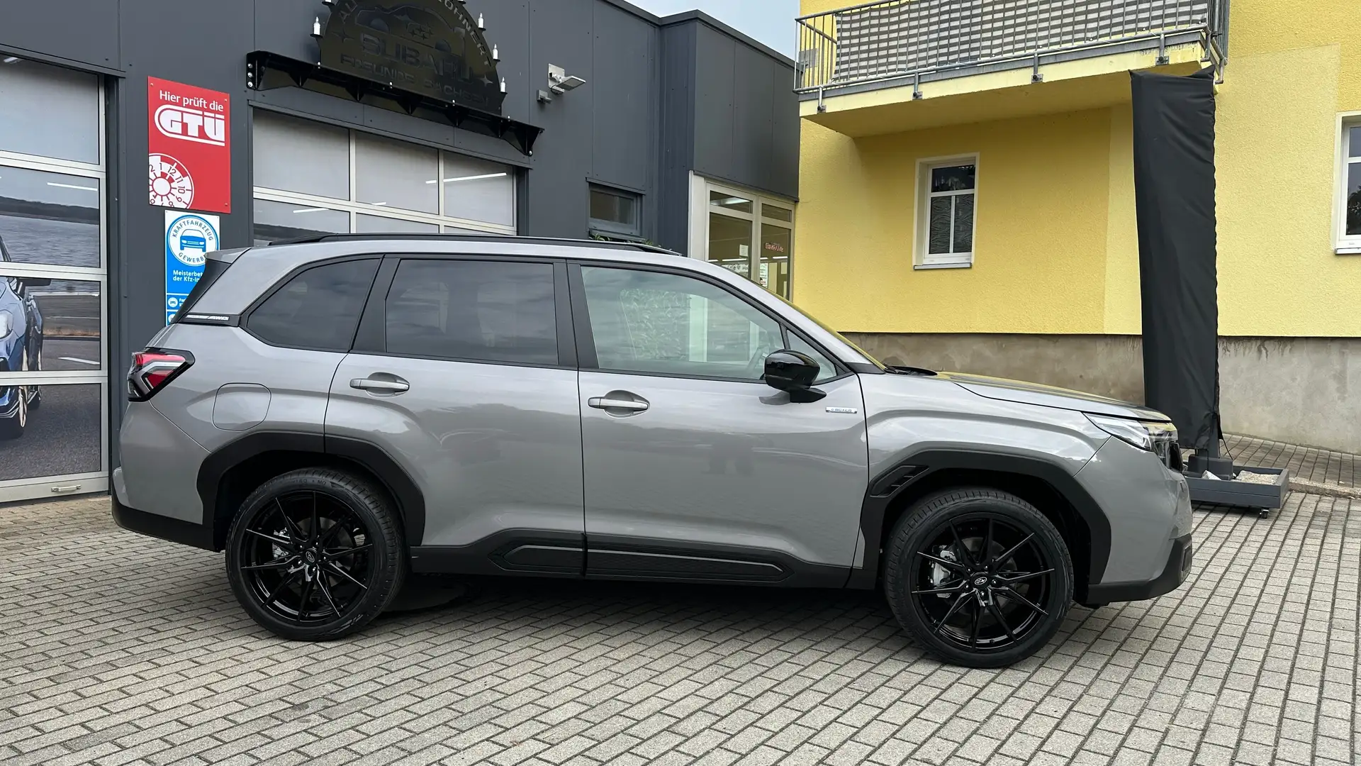 Subaru Forester 2.0ie Lineartronic Platinum "Aktionspreis" Grau - 2