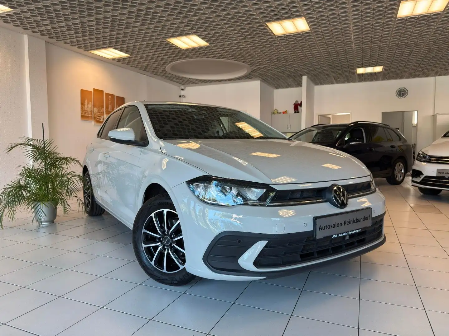 Volkswagen Polo VI 1.0 TSI DSG Life*Tempomat*Navi*LED*SHZ* Grijs - 1