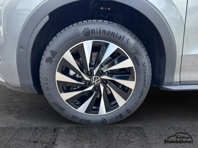 Volkswagen T-Roc view 13