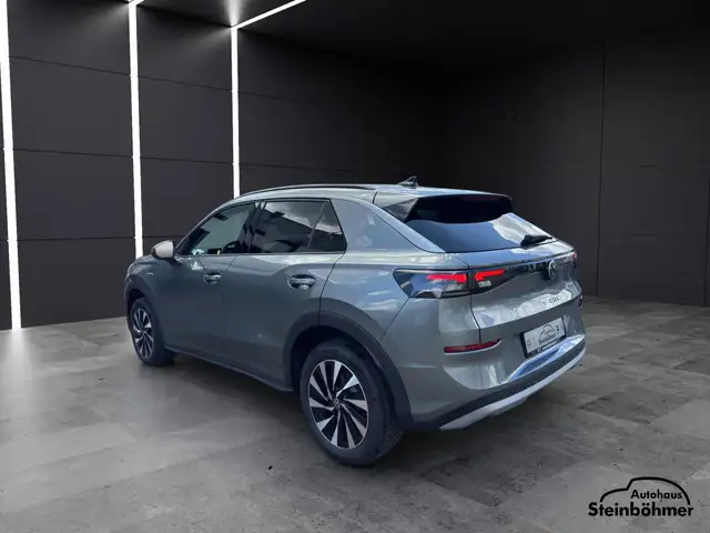 Volkswagen T-Roc view 4