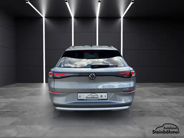 Volkswagen T-Roc view 5