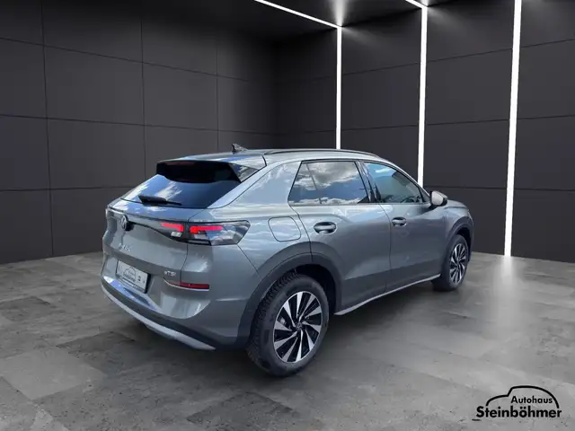 Volkswagen T-Roc view 8