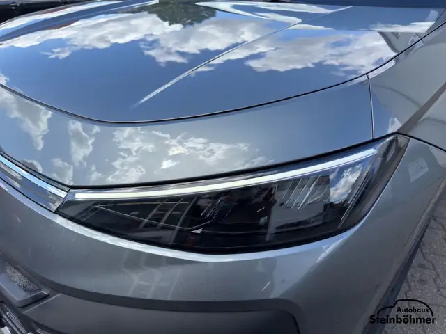 Volkswagen T-Roc view 12