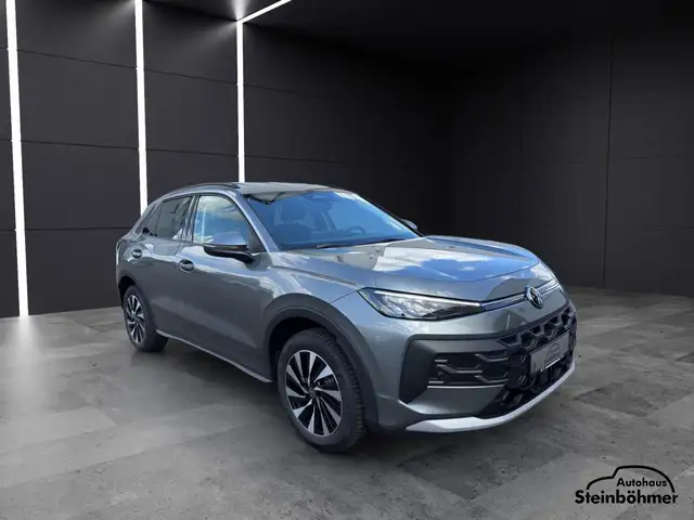 Volkswagen T-Roc view 10